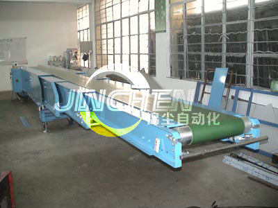 車(chē)間中的伸縮皮帶輸送機(jī)